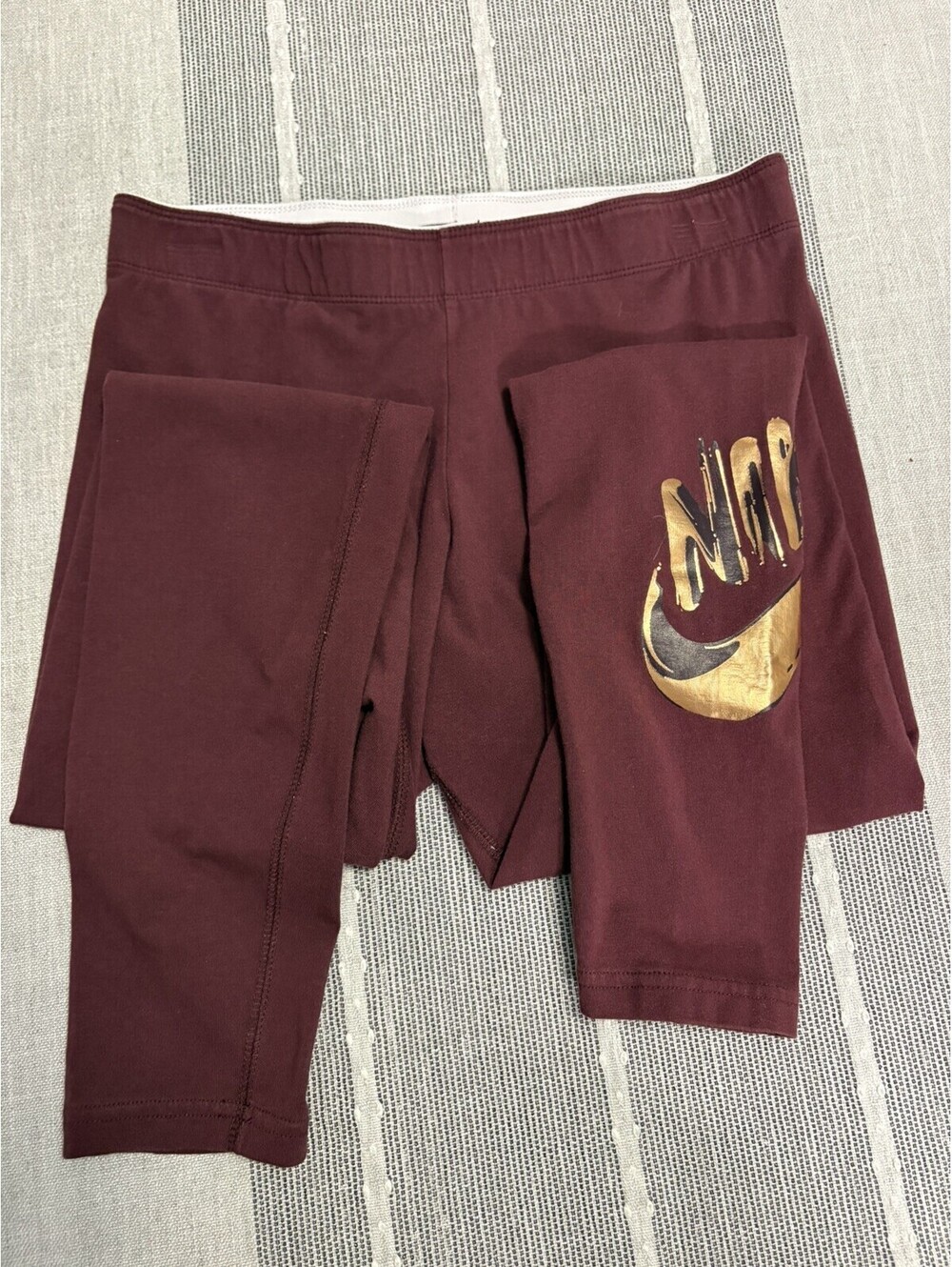 Nike Athletic Leggings Size M Burgundy Red Gold Print Sport